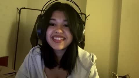 Snapshot of charalilleberg chatting on 12-03-25, 03:32 Lola online show from 12-03-25, 03:32