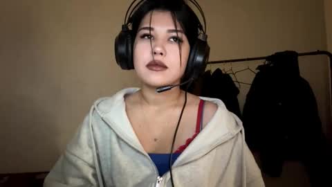 Snapshot of charalilleberg chatting on 12-05-25, 07:39 Lola online show from 12-05-25, 07:39