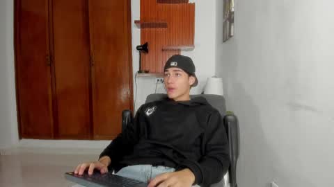 Snapshot of charley_morgan chatting on 02-20-25, 11:42 charley_morgan online show from 02-20-25, 11:42