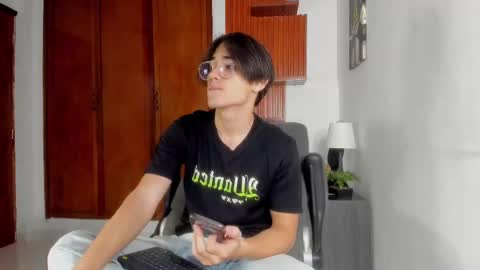 Snapshot of charley_morgan chatting on 03-03-25, 06:33 charley_morgan online show from 03-03-25, 06:33