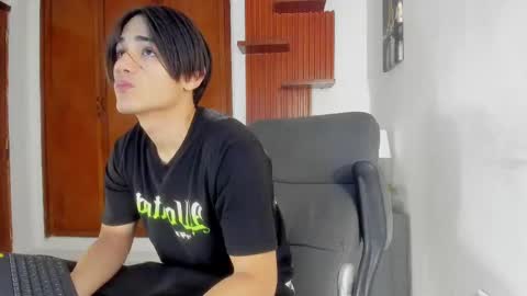 Snapshot of charley_morgan chatting on 03-05-25, 06:23 charley_morgan online show from 03-05-25, 06:23