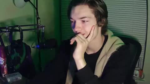 Snapshot of charlied09302 chatting on 11-10-25, 10:25 char sexiness online show from 11-10-25, 10:25