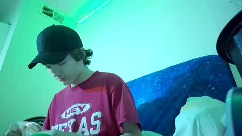 Snapshot of charlied09302 chatting on 11-19-25, 02:00 char sexiness online show from 11-19-25, 02:00