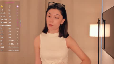 Snapshot of charlinepiker chatting on 01-10-26, 10:28 Yumi online show from 01-10-26, 10:28