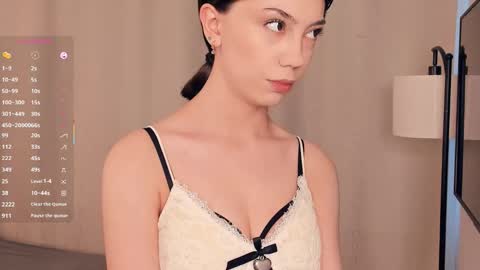 Snapshot of charlinepiker chatting on 01-18-26, 10:52 Yumi online show from 01-18-26, 10:52