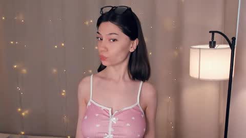 Snapshot of charlinepiker chatting on 02-01-26, 08:02 Yumi online show from 02-01-26, 08:02