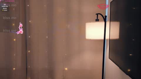 Snapshot of charlinepiker chatting on 02-05-26, 08:30 Yumi online show from 02-05-26, 08:30