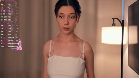 Snapshot of charlinepiker chatting on 02-12-26, 07:14 Yumi online show from 02-12-26, 07:14