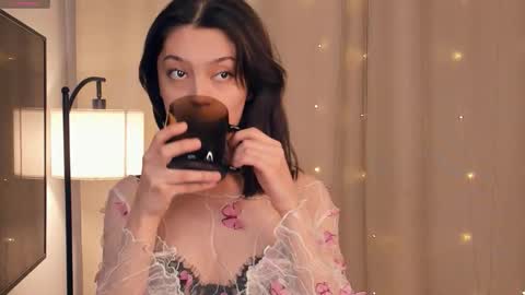 Snapshot of charlinepiker chatting on 02-17-26, 08:15 Yumi online show from 02-17-26, 08:15