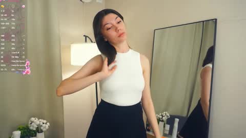 Snapshot of charlinepiker chatting on 02-21-26, 06:42 Yumi online show from 02-21-26, 06:42