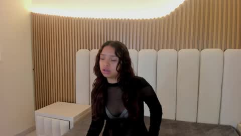 Snapshot of charlotaura chatting on 05-12-26, 12:46 charlotaura online show from 05-12-26, 12:46