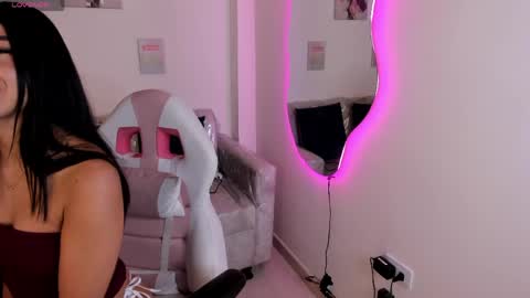 Snapshot of charlote_cowell_sub_ chatting on 04-30-26, 04:46 online show from 04-30-26, 04:46