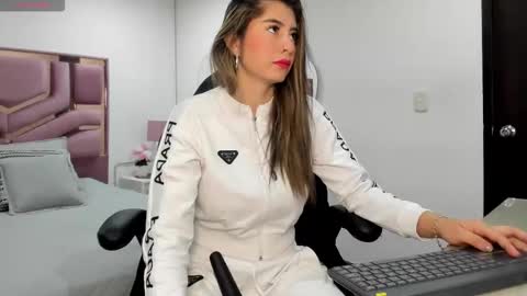 Charlote online show from 10-15-25, 11:32