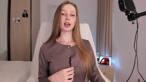 CharlottaWells online show from 11-23-25, 08:36