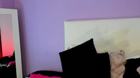 Snapshot of charlotte1117 chatting on 09-13-25, 03:23 Char 3 online show from 09-13-25, 03:23