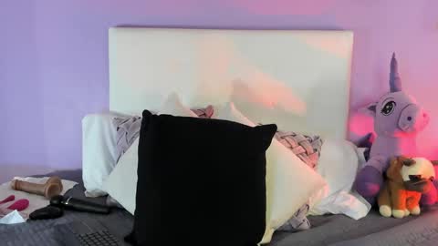 Snapshot of charlotte1117 chatting on 09-17-25, 03:35 Char 3 online show from 09-17-25, 03:35