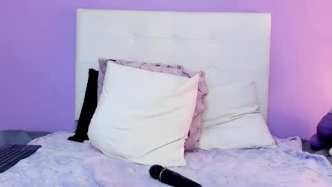 Snapshot of charlotte1117 chatting on 09-26-25, 03:27 Char 3 online show from 09-26-25, 03:27