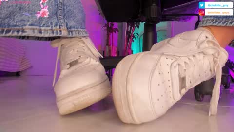 charlotte  grey online show from 10-10-25, 08:19