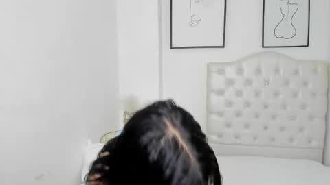 Snapshot of charlotte_capell chatting on 02-26-25, 06:15 Charly online show from 02-26-25, 06:15