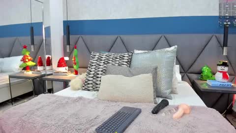 Snapshot of charlotte_copper chatting on 12-21-24, 01:53 Charlotte online show from 12-21-24, 01:53