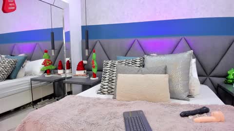 Snapshot of charlotte_copper chatting on 12-22-24, 02:27 Charlotte online show from 12-22-24, 02:27