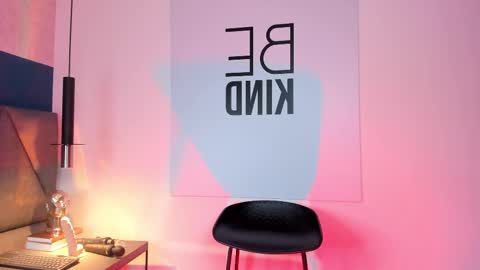 Snapshot of charlotte_copper chatting on 02-09-25, 01:46 Charlotte online show from 02-09-25, 01:46