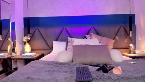 Snapshot of charlotte_copper chatting on 03-08-25, 01:47 Charlotte online show from 03-08-25, 01:47