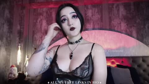 Snapshot of charlotte_germanotta_ chatting on 12-17-24, 06:20 Charlotte online show from 12-17-24, 06:20