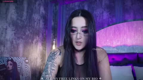 Snapshot of charlotte_germanotta_ chatting on 01-20-25, 05:06 Charlotte online show from 01-20-25, 05:06