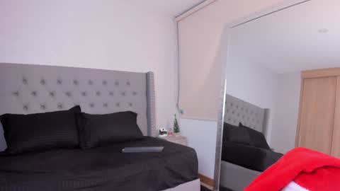 Snapshot of charlotte_harriz chatting on 12-24-24, 07:28 Charlotte online show from 12-24-24, 07:28