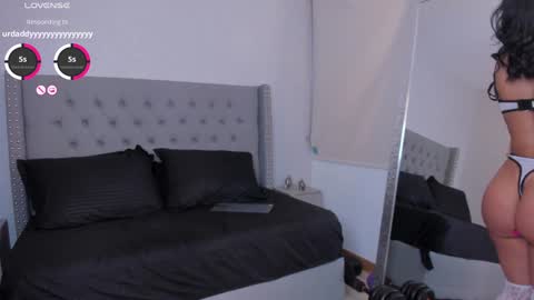 Snapshot of charlotte_harriz chatting on 01-02-25, 07:44 Charlotte online show from 01-02-25, 07:44