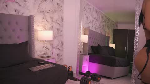 Snapshot of charlotte_harriz chatting on 03-05-25, 06:33 Charlotte online show from 03-05-25, 06:33