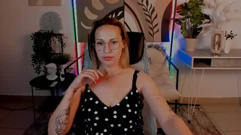 Snapshot of charlotte_hudson chatting on 07-22-26, 11:02 Charlotte online show from 07-22-26, 11:02