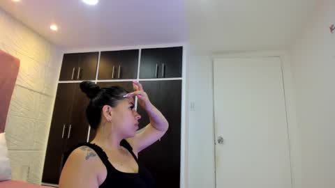 Snapshot of charlotte_icee chatting on 12-17-24, 03:39 Charlotte Icee online show from 12-17-24, 03:39