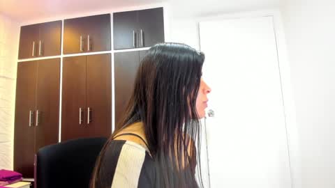 Snapshot of charlotte_icee chatting on 01-02-25, 04:02 Charlotte Icee online show from 01-02-25, 04:02