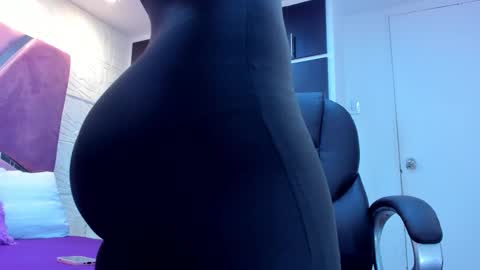 Snapshot of charlotte_icee chatting on 10-10-25, 04:50 Charlotte Icee online show from 10-10-25, 04:50