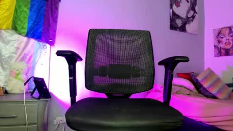 Snapshot of charlotte_joestar chatting on 11-30-25, 08:35 Charlie online show from 11-30-25, 08:35