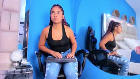 charlotte_mia17 online show from 11-18-25, 02:43