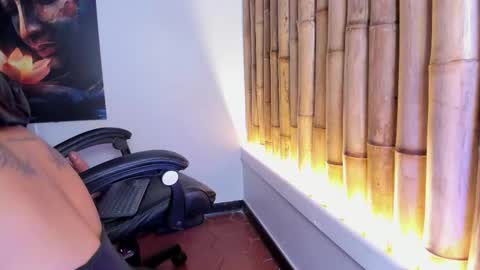 Snapshot of charlotte_mitchell_25 chatting on 12-14-25, 02:33 CHARLOTTE online show from 12-14-25, 02:33