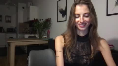 Charlotte Roche online show from 02-20-25, 05:18