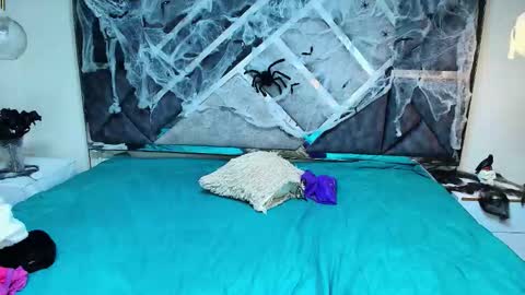 charlotte_walker1 online show from 10-15-25, 03:17