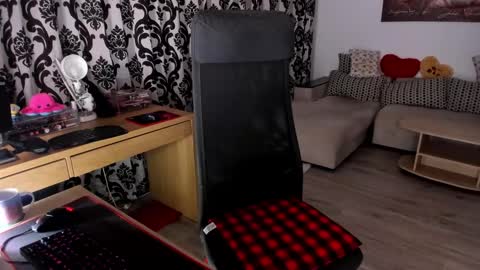 Charlotte Diamonds online show from 01-10-25, 02:04