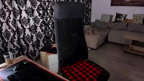 Charlotte Diamonds online show from 10-23-25, 06:39