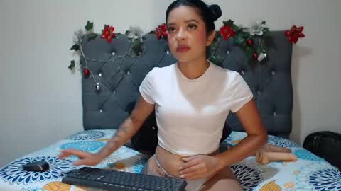 charlottee07 online show from 02-01-25, 03:52