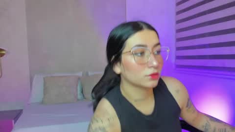 Snapshot of charlottee27_ chatting on 05-20-26, 02:07 Charlottee online show from 05-20-26, 02:07