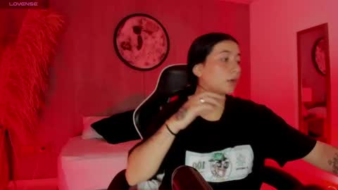 Snapshot of charlottee27_ chatting on 05-26-26, 02:18 Charlottee online show from 05-26-26, 02:18