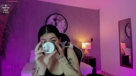 Snapshot of charlottee27_ chatting on 05-27-26, 02:08 Charlottee online show from 05-27-26, 02:08
