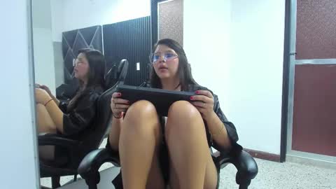 charlottee_starr online show from 09-19-25, 07:58