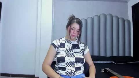 Snapshot of charlottee_starr chatting on 11-04-25, 08:41 charlottee_starr online show from 11-04-25, 08:41