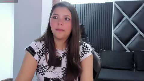 Snapshot of charlottee_starr chatting on 11-17-25, 09:09 charlottee_starr online show from 11-17-25, 09:09